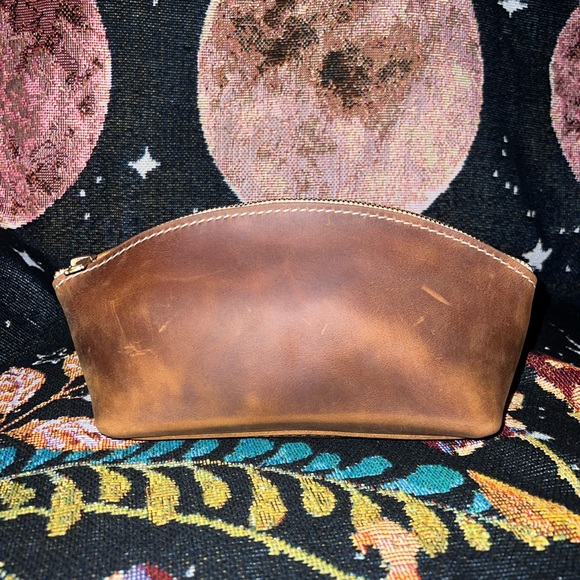 SOLD Portland Leather English Tan Eclipse makeup bag - Picture 3 of 8